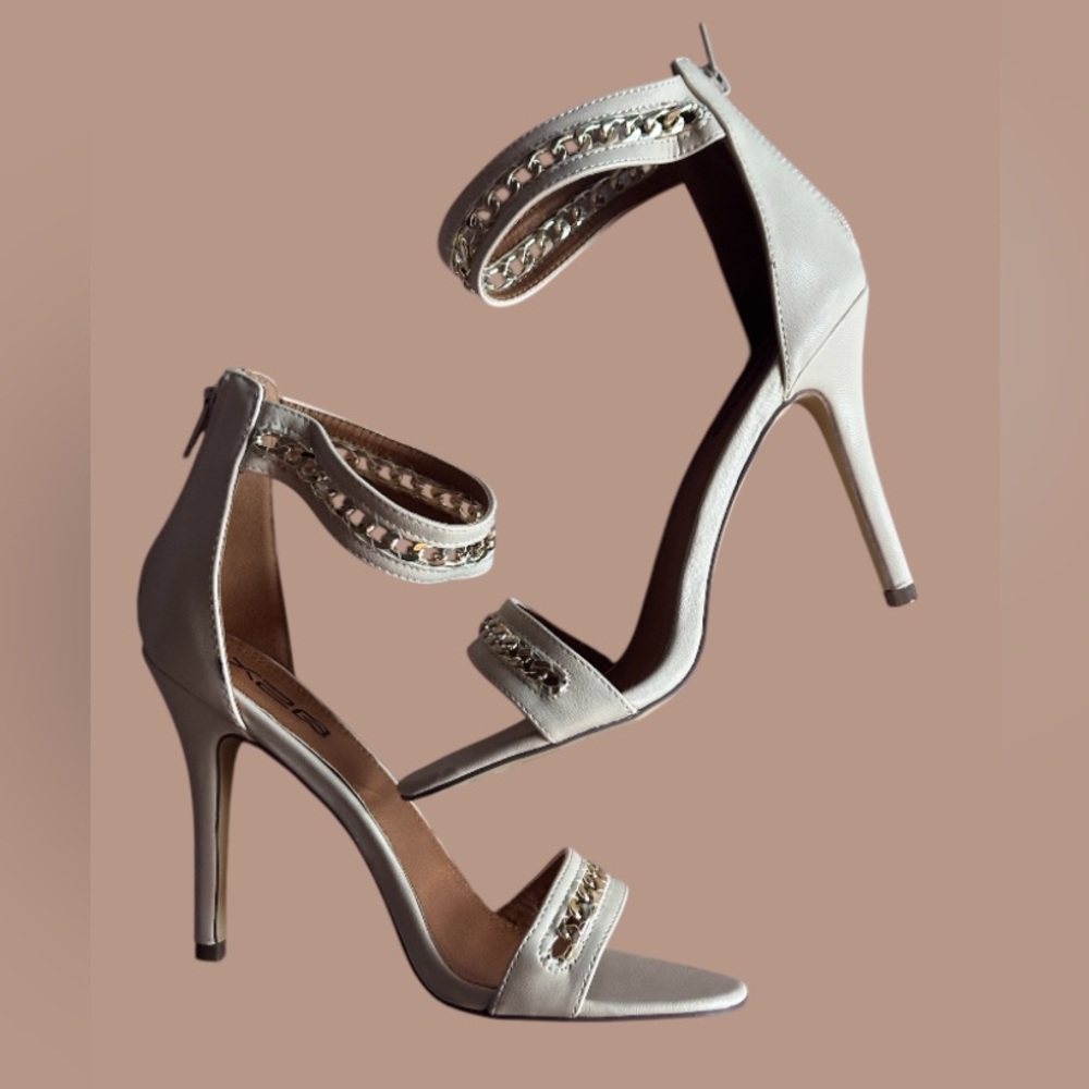 X2B | Nude Blair Pump | Size 9 | EUC